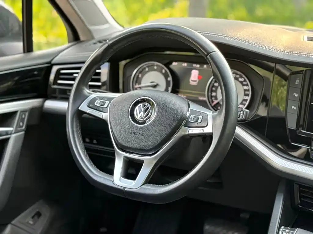 Volkswagen Touareg 2020 — фото 11