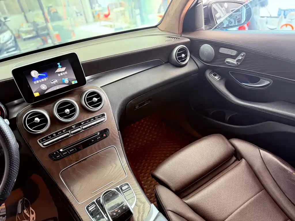 Mercedes-Benz GLC 2017 — фото 12