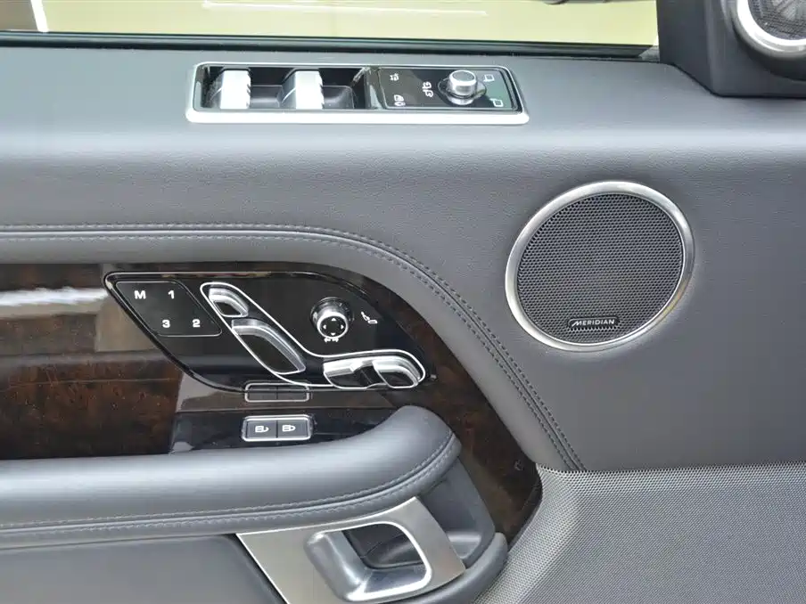 Land Rover Range Rover 2022 — фото 13