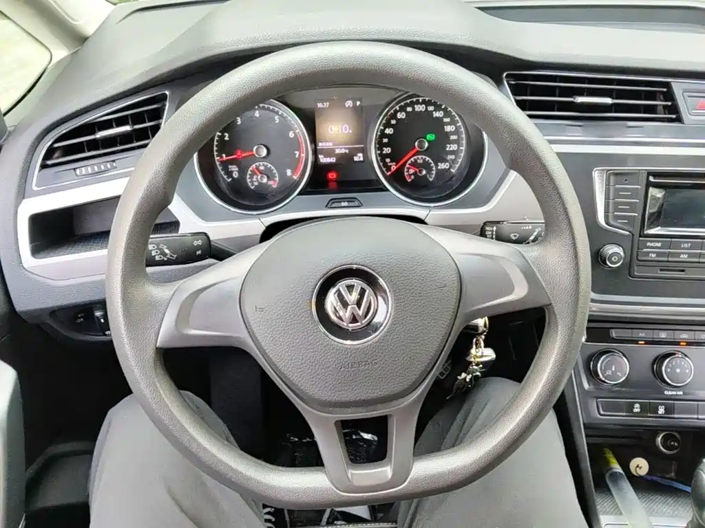 Volkswagen Touran 2019 — фото 11