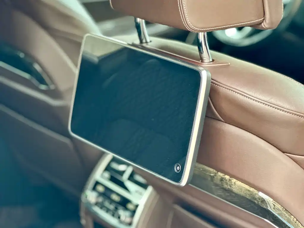 BMW 7 Series 2017 — фото 15