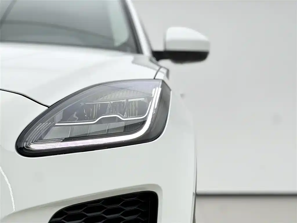 Jaguar E-PACE 2021 — фото 15