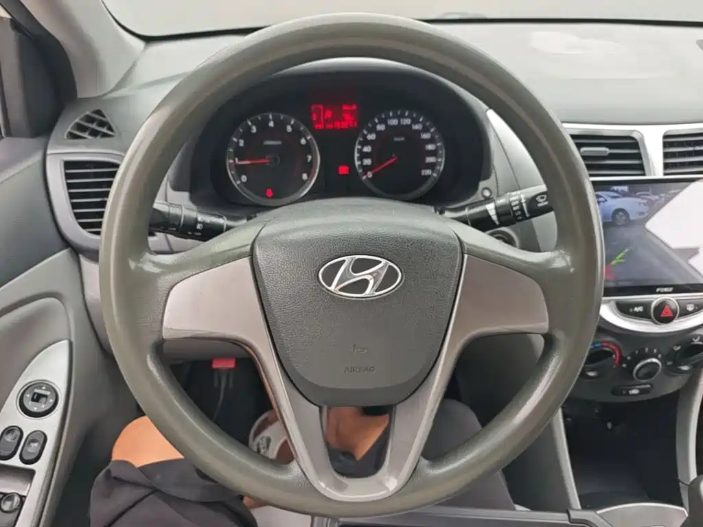 Hyundai Verna 2016 — фото 11