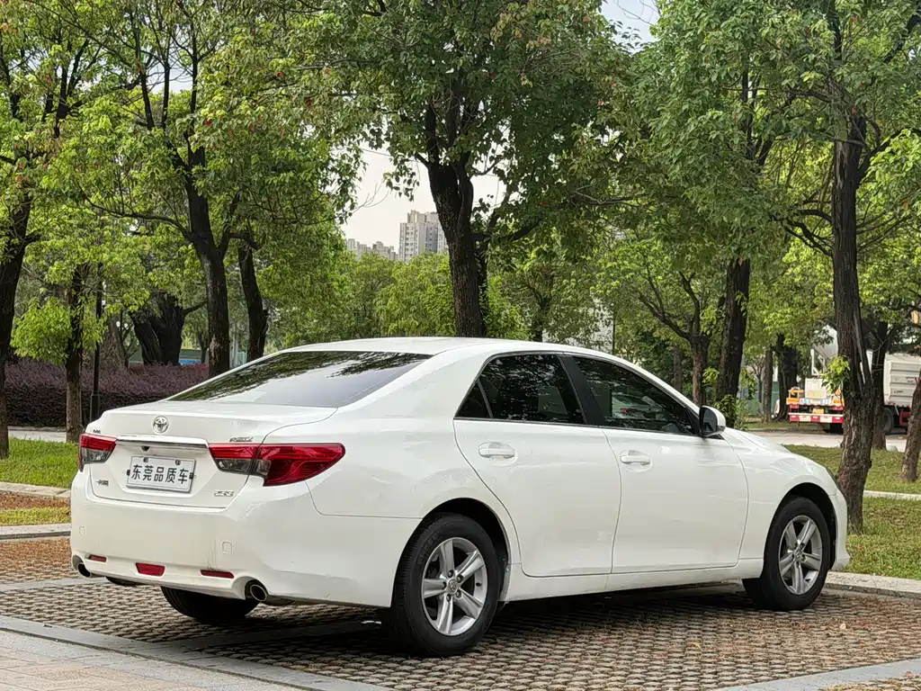 Toyota Reiz 2015