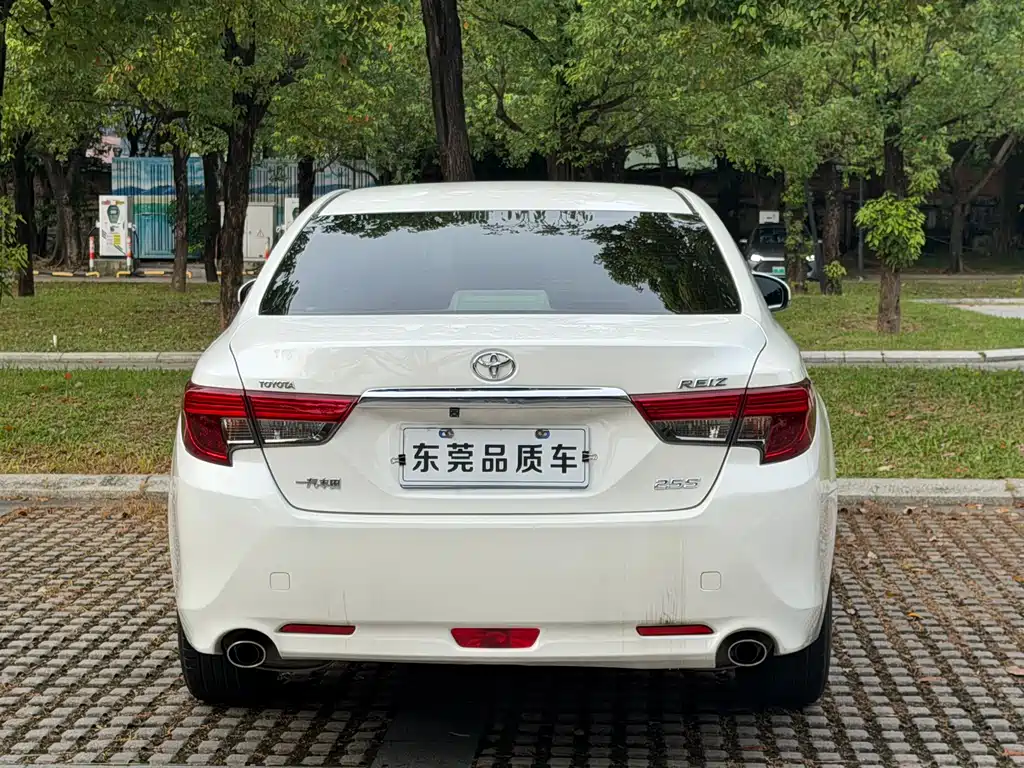 Toyota Reiz 2015
