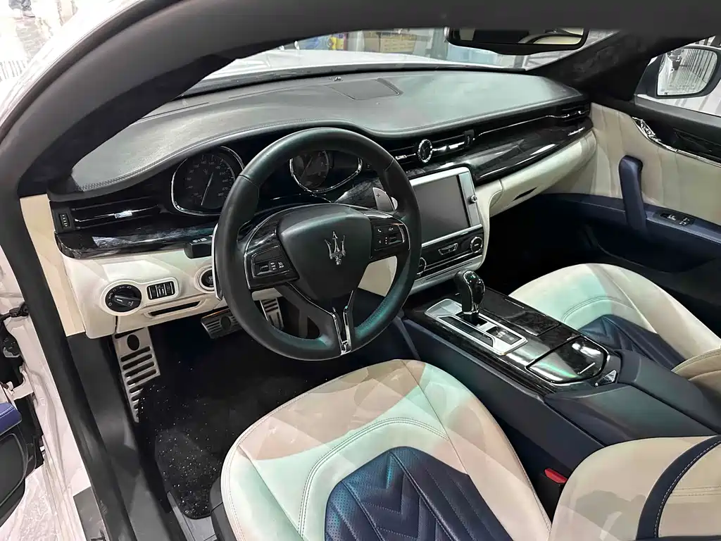 Maserati Quattroporte 2015 — фото 10