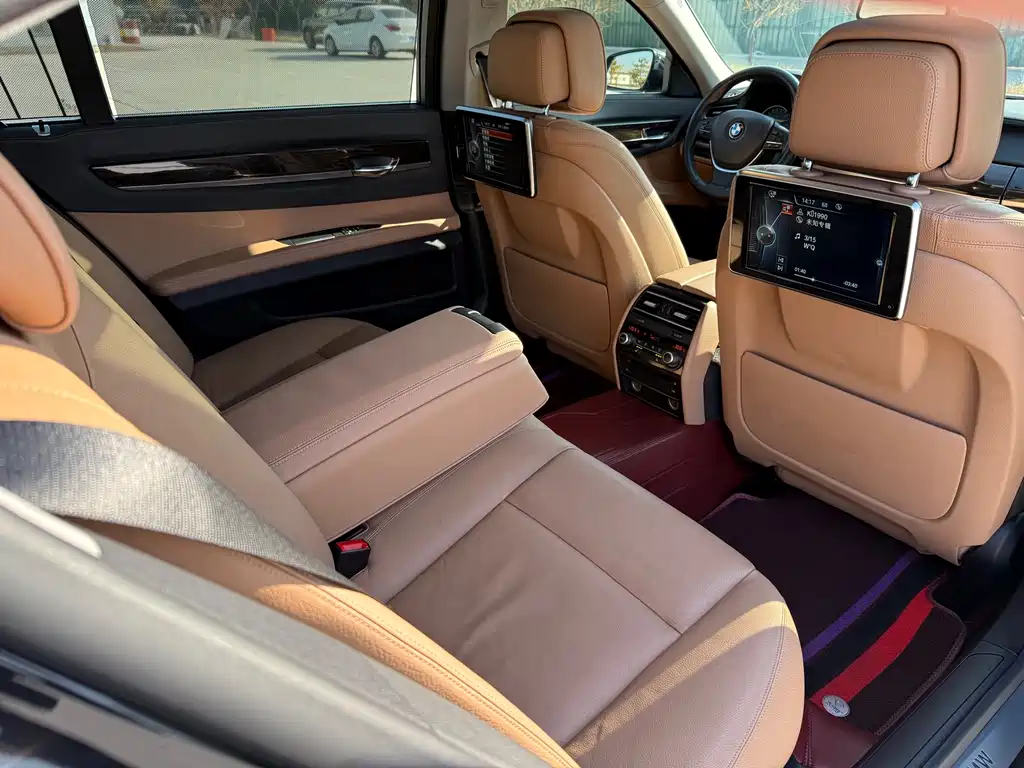 BMW 7 Series 2015 — фото 37