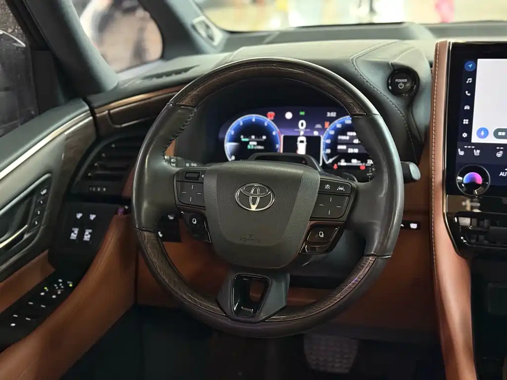 Toyota Alphard 2024 — фото 14