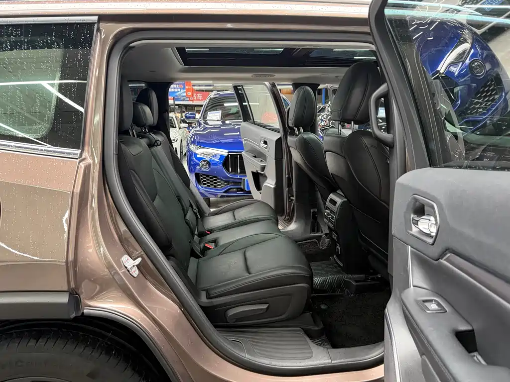 Jeep Commander 2019 — фото 15