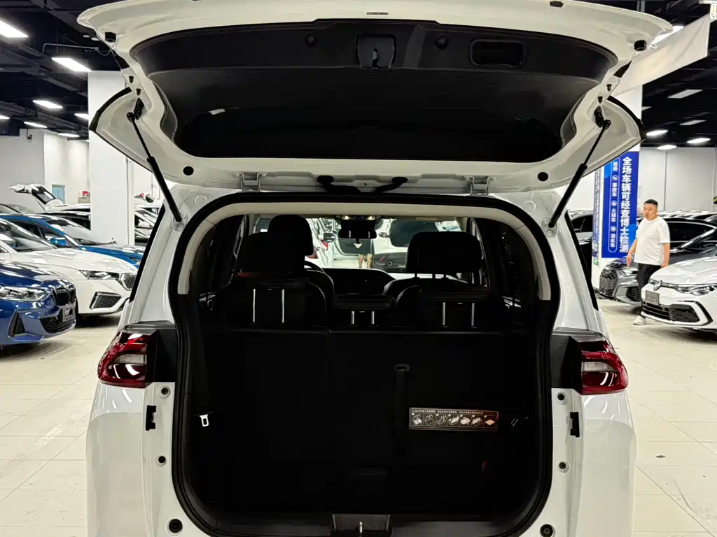 GAC Motor Trumpchi M6 2022 — фото 20