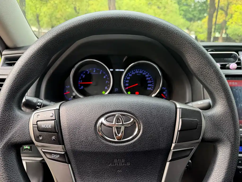 Toyota Reiz 2015 — фото 16