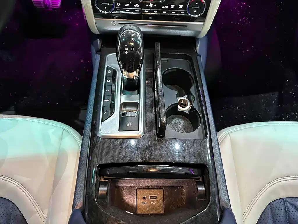 Maserati Quattroporte 2015 — фото 18