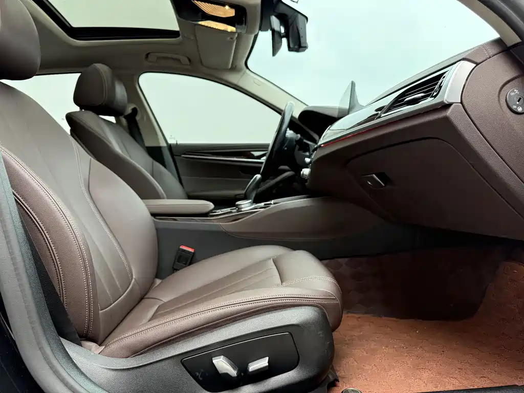 BMW 5 Series 2020 — фото 13