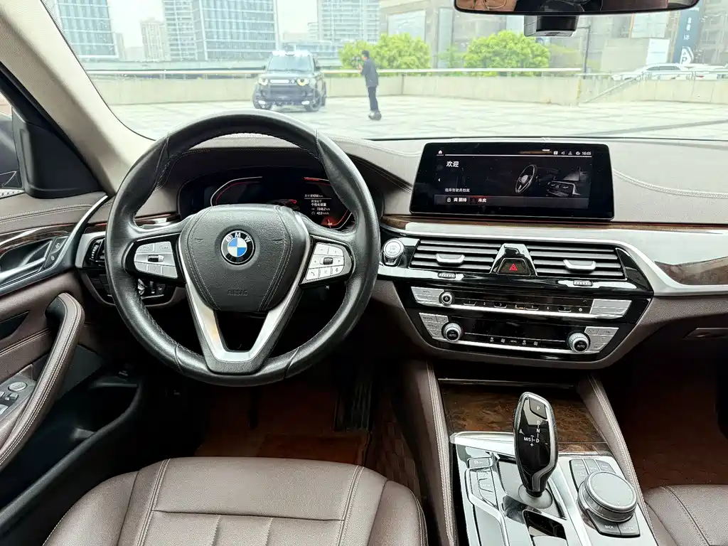 BMW 5 Series 2020 — фото 17