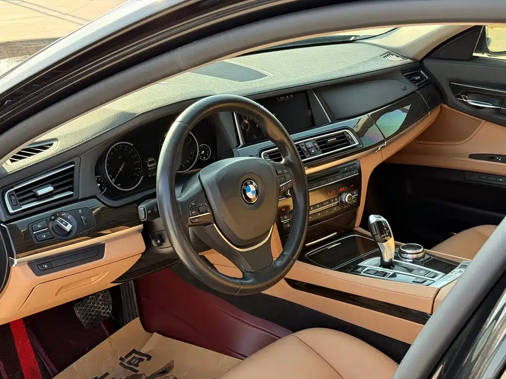 BMW 7 Series 2015 — фото 18
