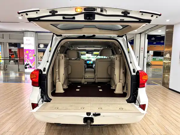 Toyota Land Cruiser 2012