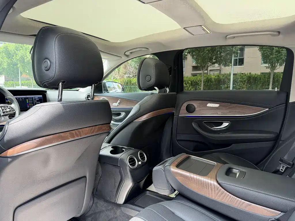 Mercedes-Benz E-Class 2020 — фото 11