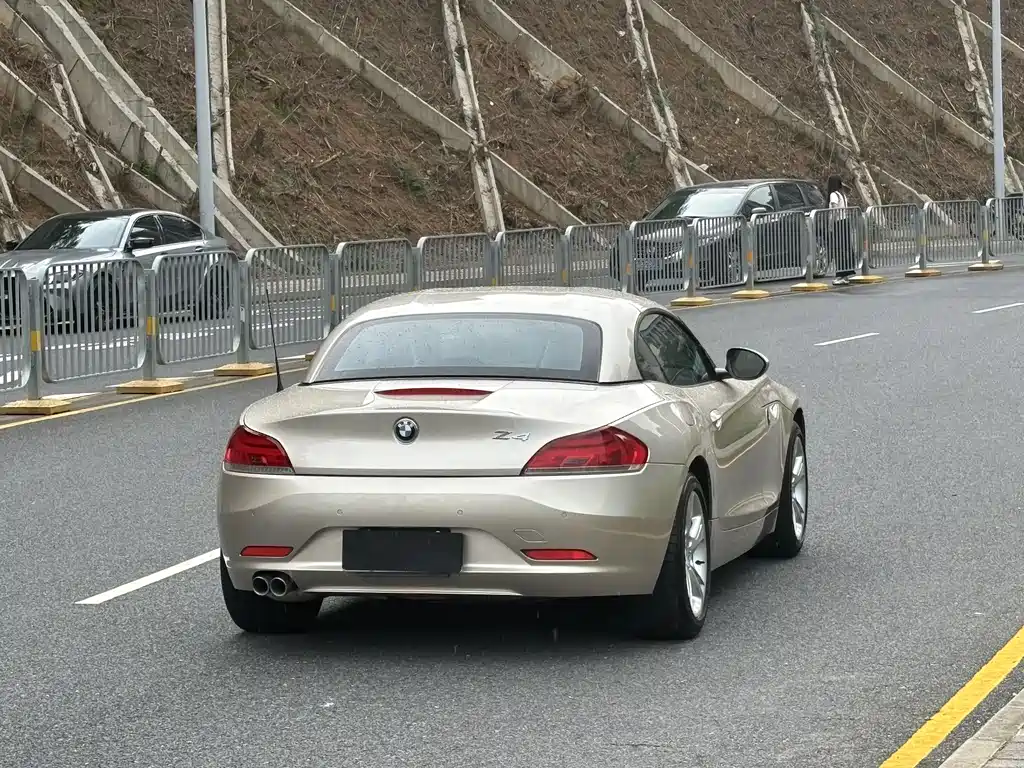 BMW Z4 2011 — фото 18