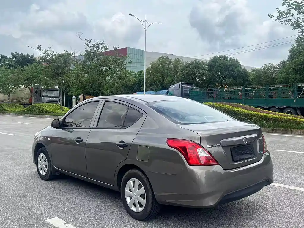 Nissan Sunny 2017 — фото 5