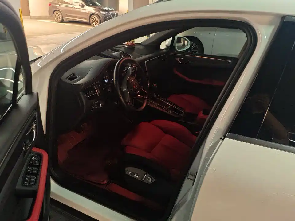 Porsche Macan 2021