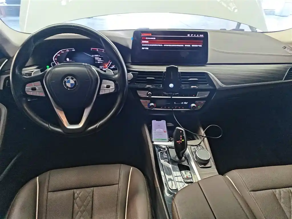 BMW 5 Series 2021 — фото 10