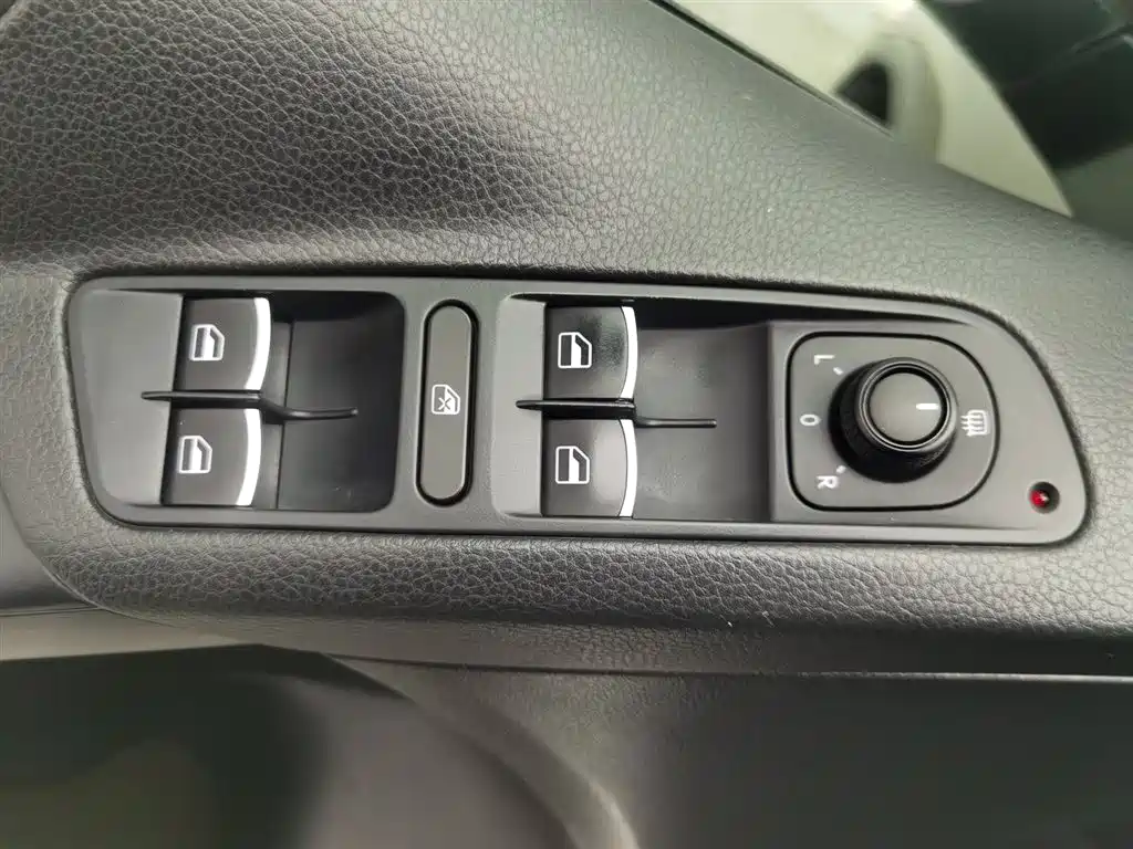 Volkswagen Tiguan 2017 — фото 9