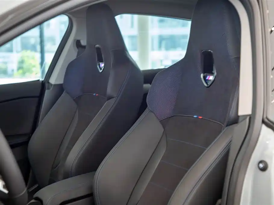 BMW 2 Series 2025 — фото 11
