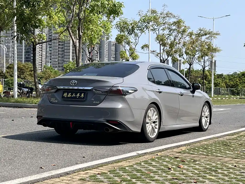 Toyota Camry 2018 — фото 5
