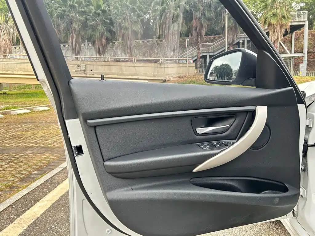 BMW 3 Series 2015 — фото 11