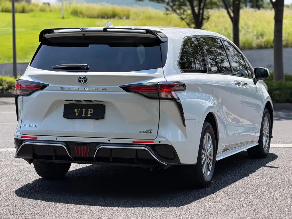 Toyota Sienna 2023 — фото 10
