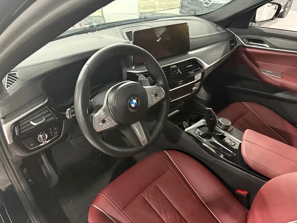 BMW 5 Series 2023 — фото 11