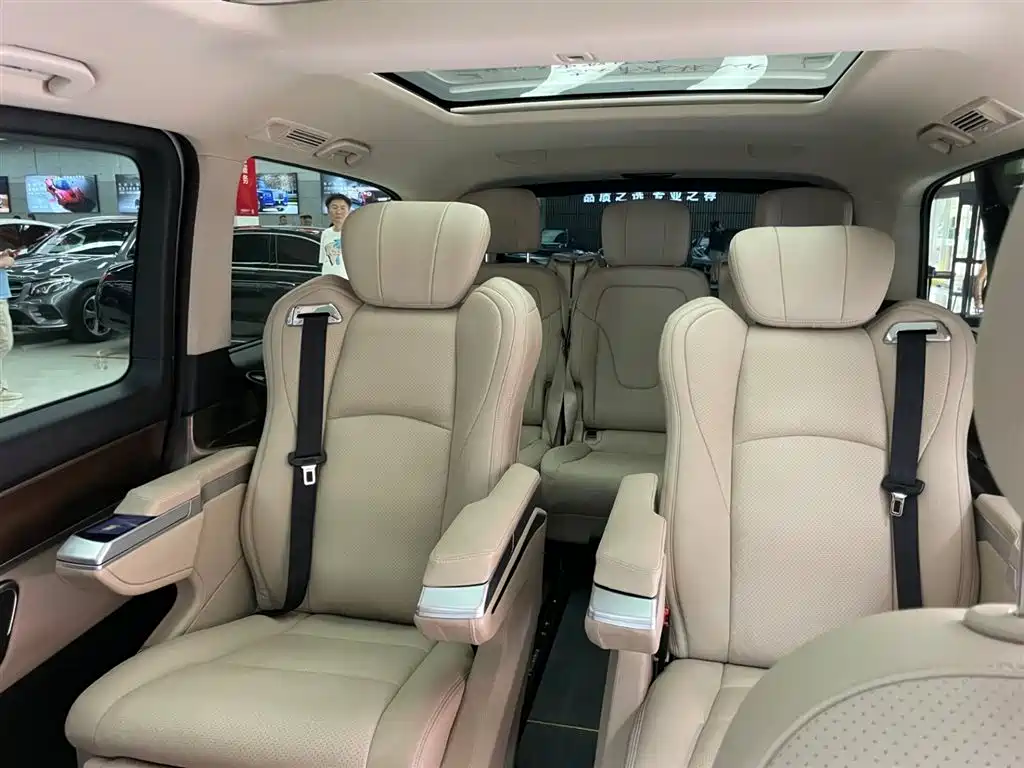 Mercedes-Benz V-Class 2022 — фото 13