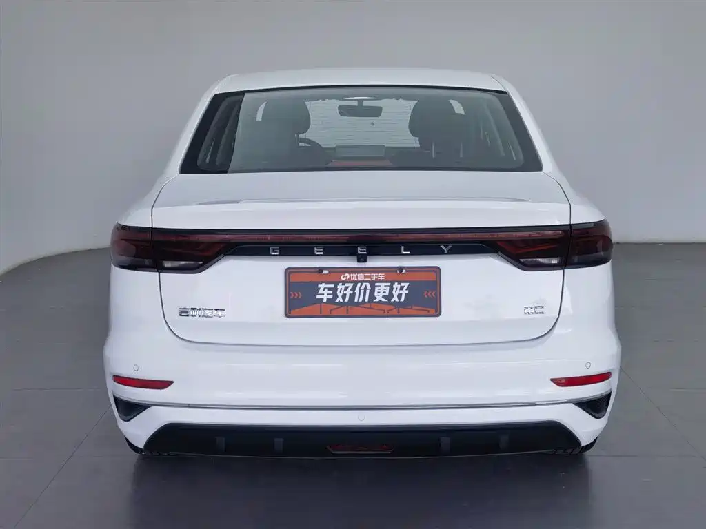 Geely Emgrand 2022