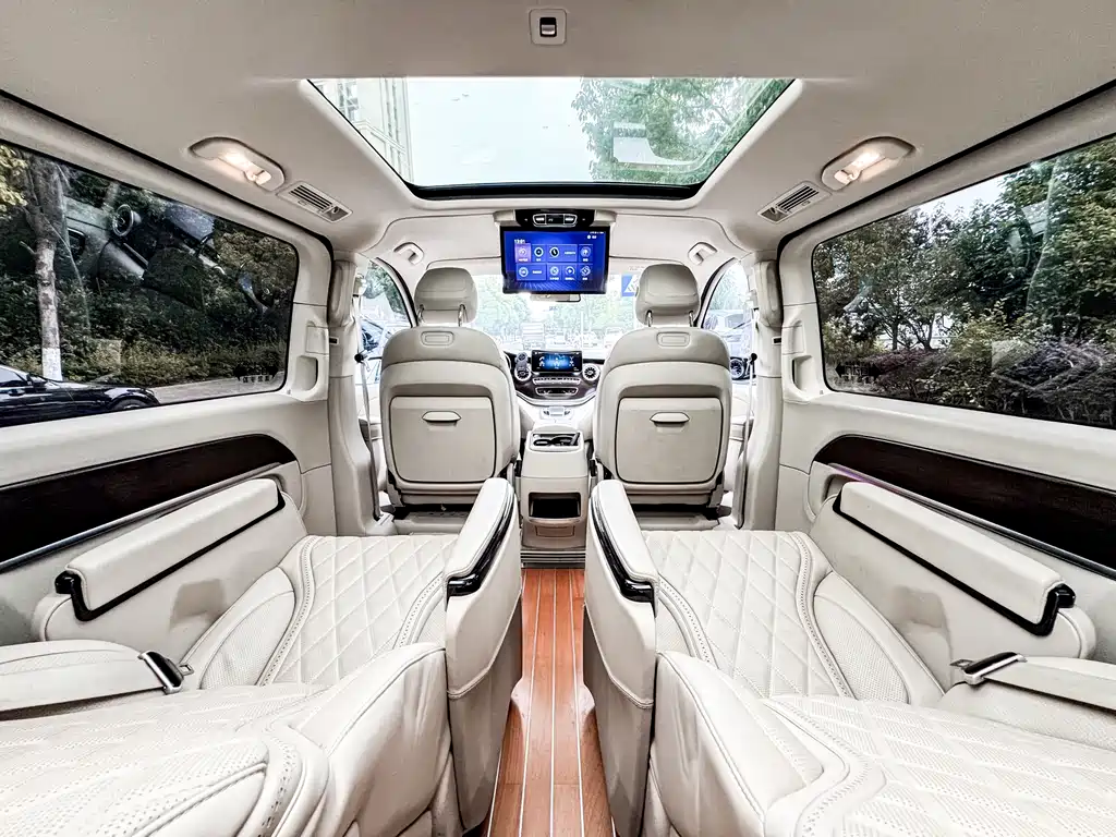 Mercedes-Benz V-Class 2021 — фото 15
