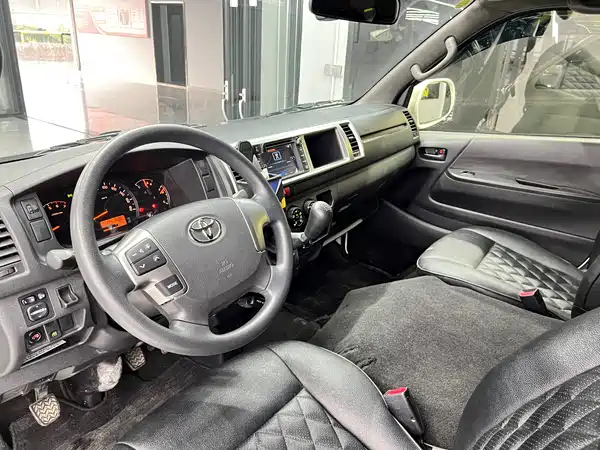 Toyota HIACE 2011