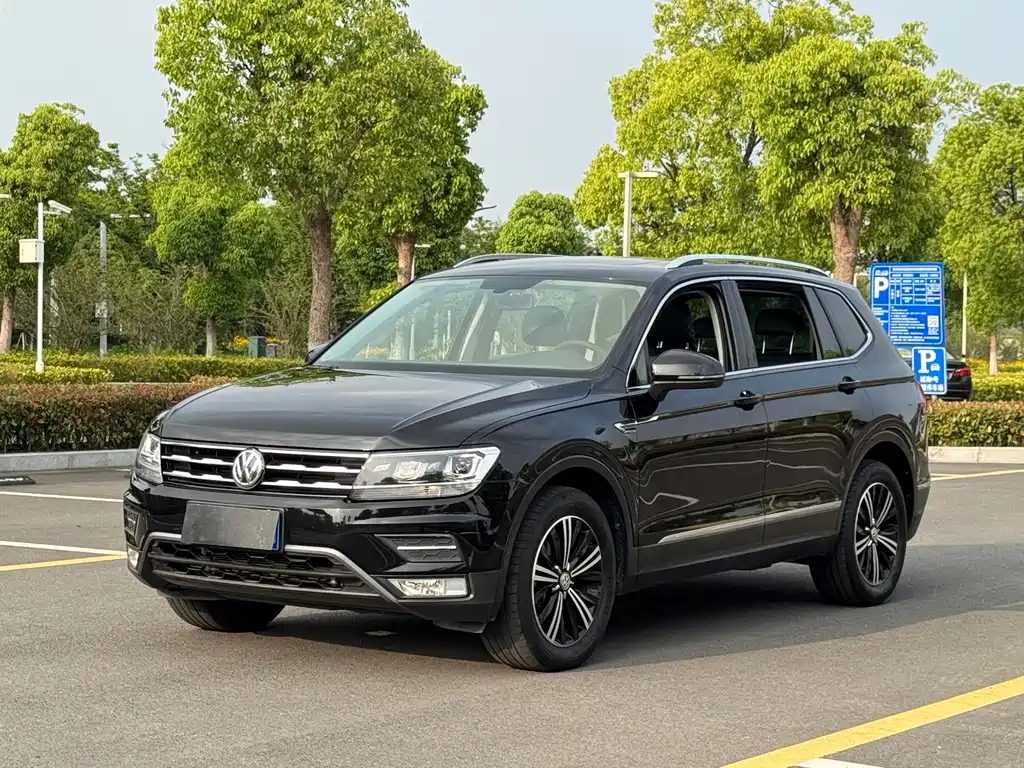 Volkswagen Tiguan L 2020 — фото 1