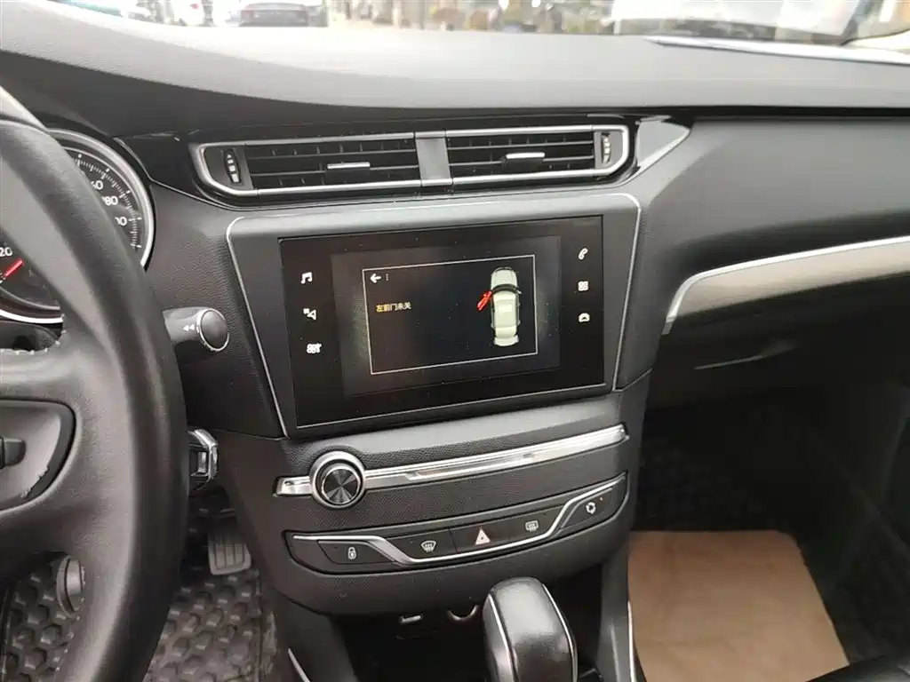 Peugeot 408 2017 — фото 13