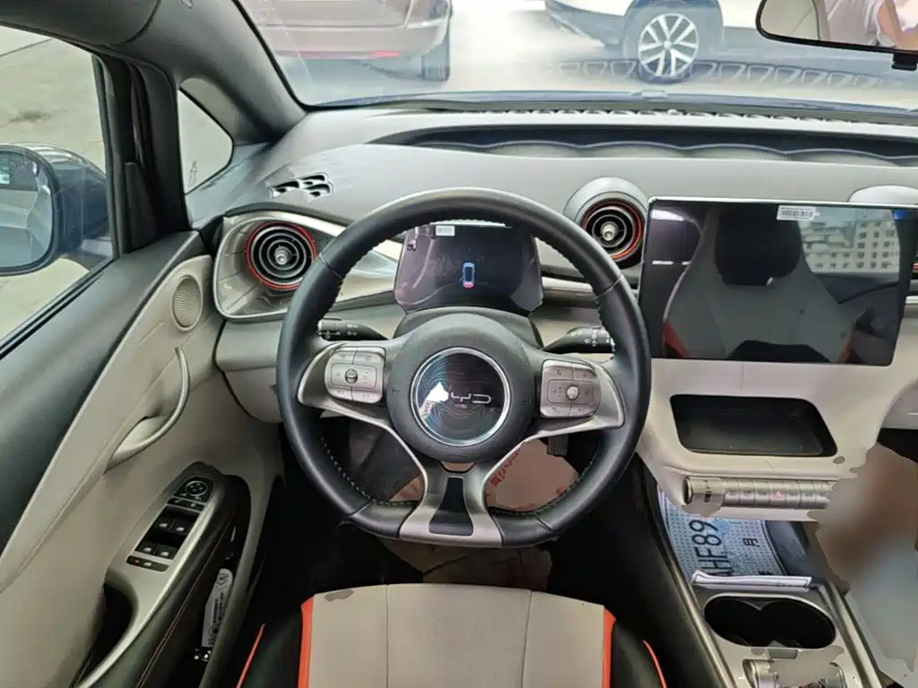BYD Dolphin 2022 — фото 11