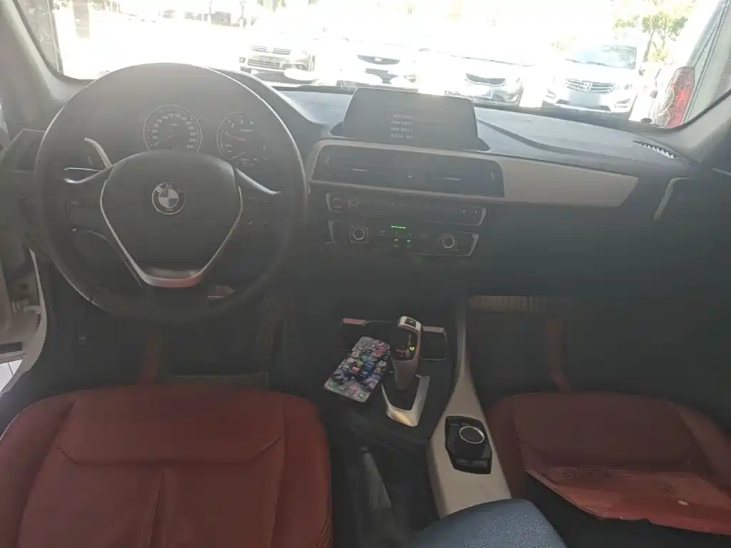 BMW 1 Series 2018 — фото 10