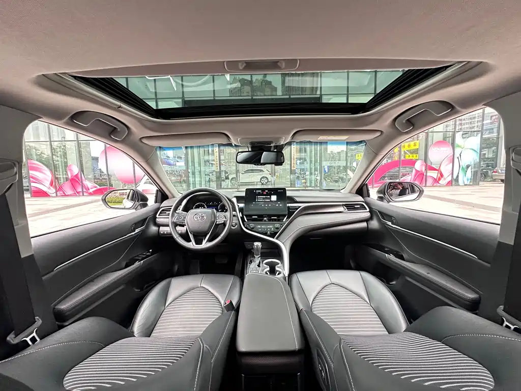 Toyota Camry 2023 — фото 20