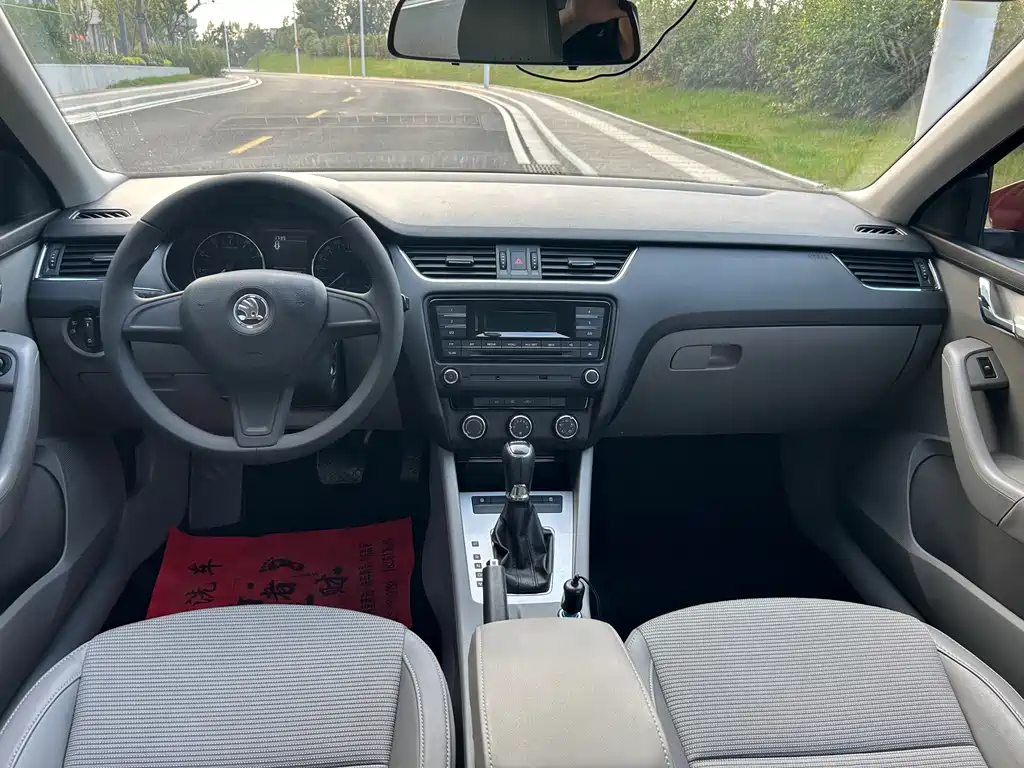 Skoda Octavia 2015 — фото 8