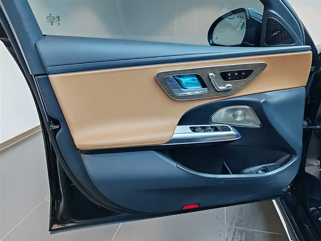 Mercedes-Benz E-Class 2025 — фото 10