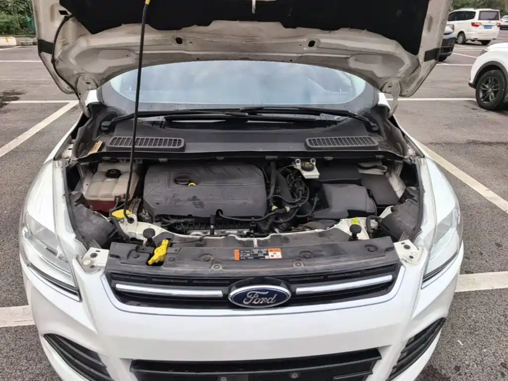 Ford Kuga 2015 — фото 20