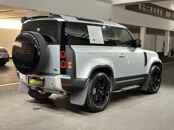 Land Rover Defender 2023