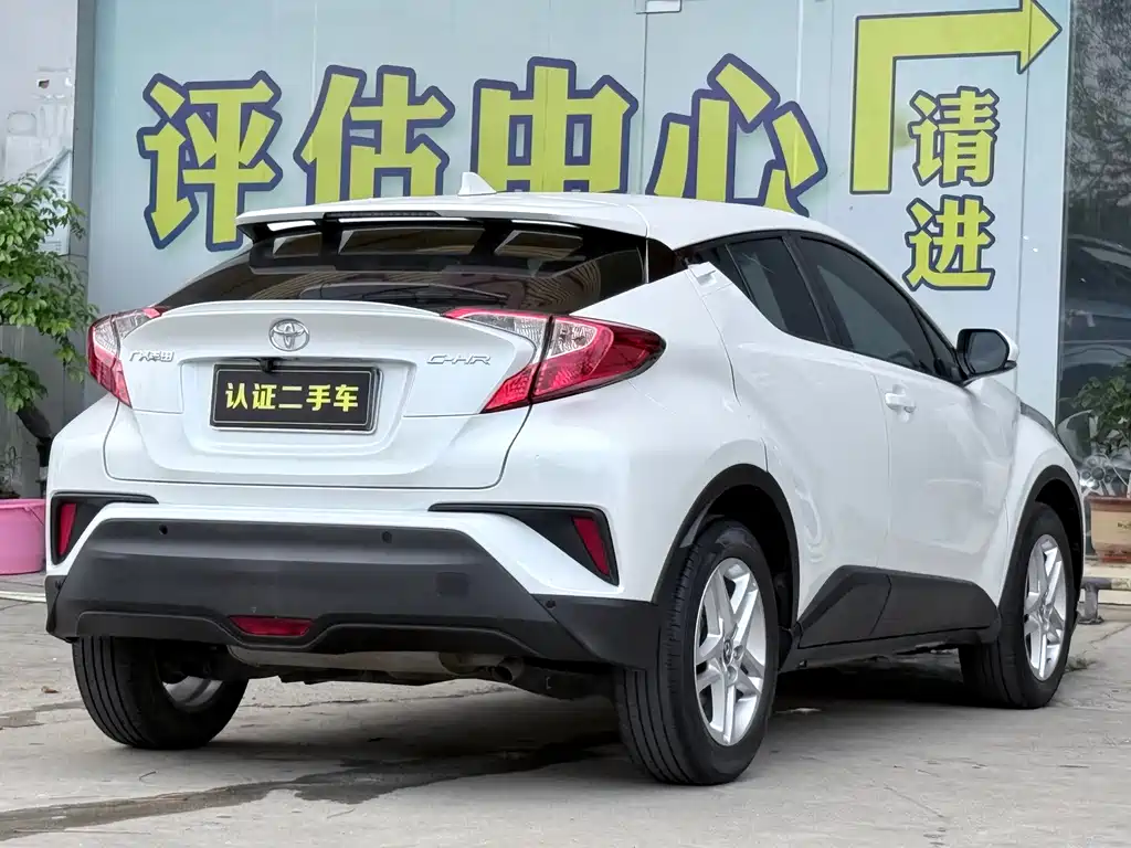 Toyota C-HR 2023 — фото 15