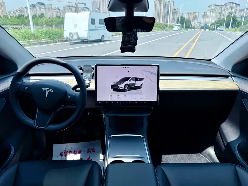 Tesla Model Y 2023 — фото 9