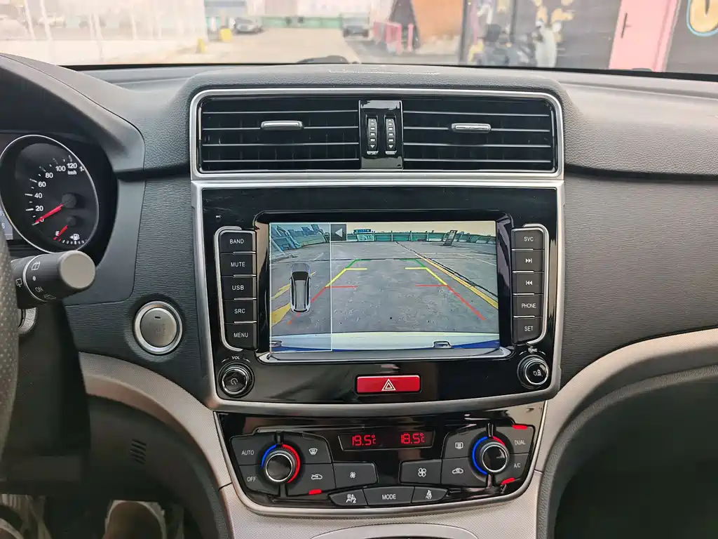 Haval M6 2019 — фото 16