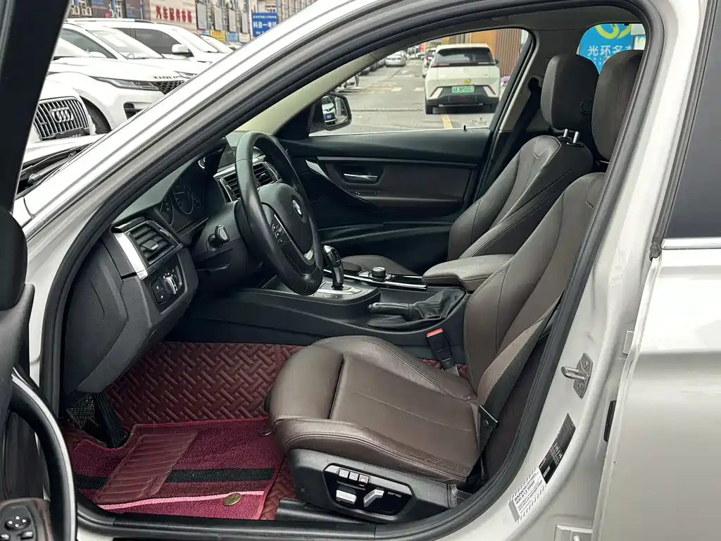 BMW 3 Series 2018 — фото 10