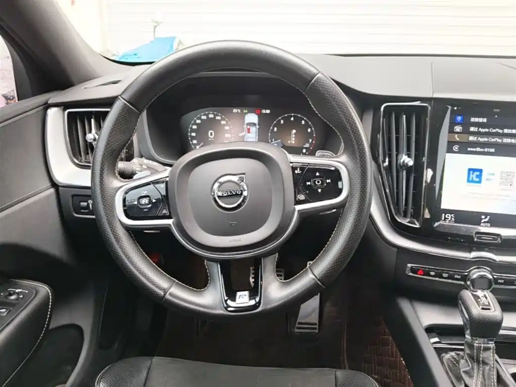 Volvo XC60 2018 — фото 11