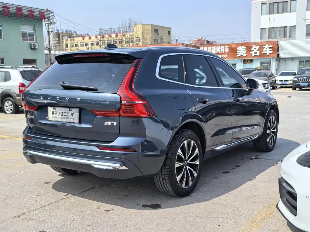 Volvo XC60 2023 — фото 6